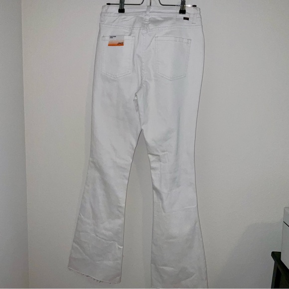 JAG Jeans - white flare jeans with raw hem bottom and button up fly size 6 - Picture 9 of 10